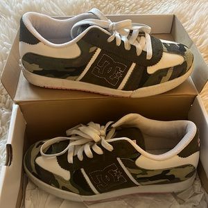 Throwback 2005 DC military/camo size 8. TTS. EUC. Tiniest bit of wear. Womens.